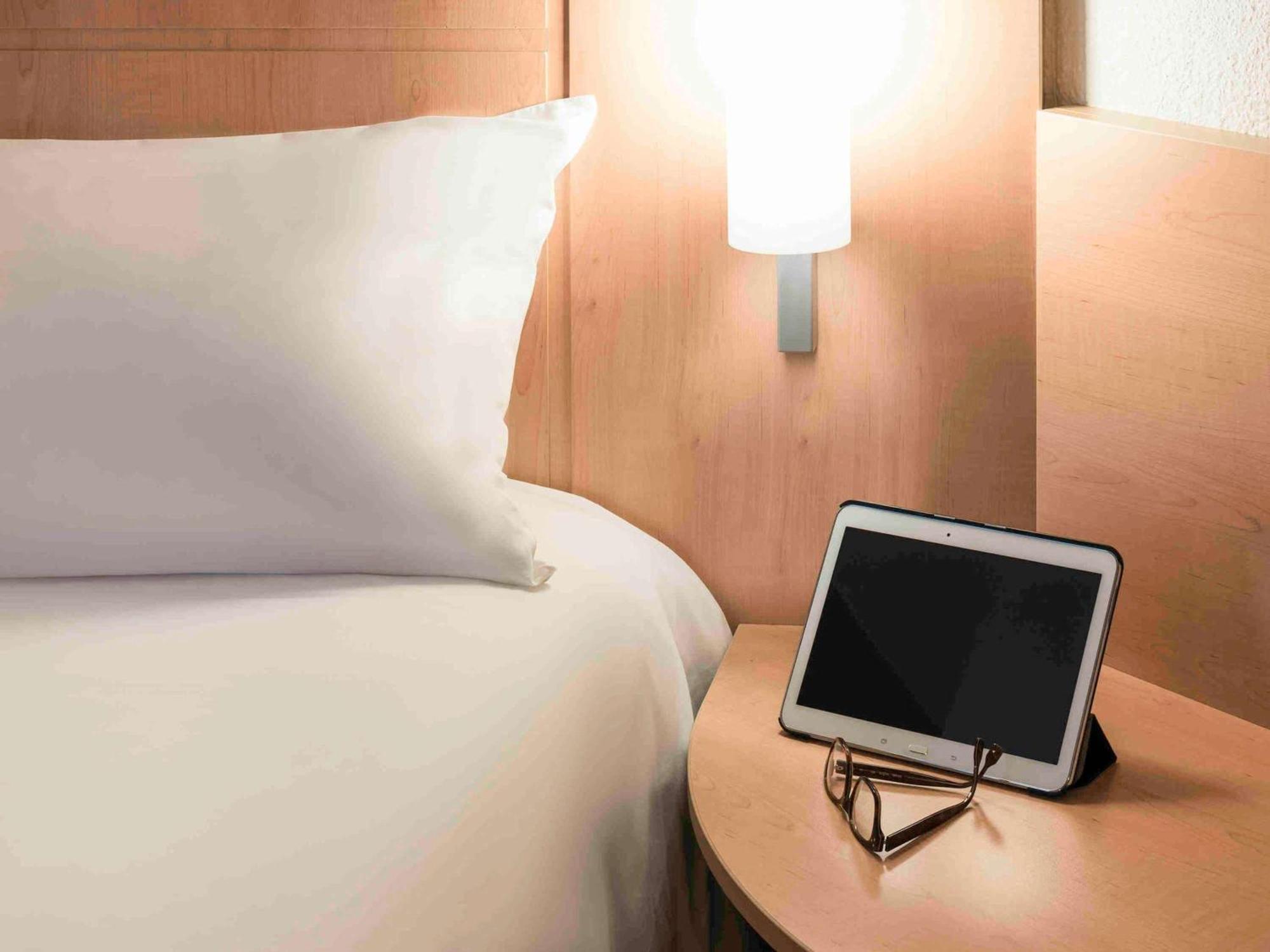 Ibis Lyon Est Hotel 3*