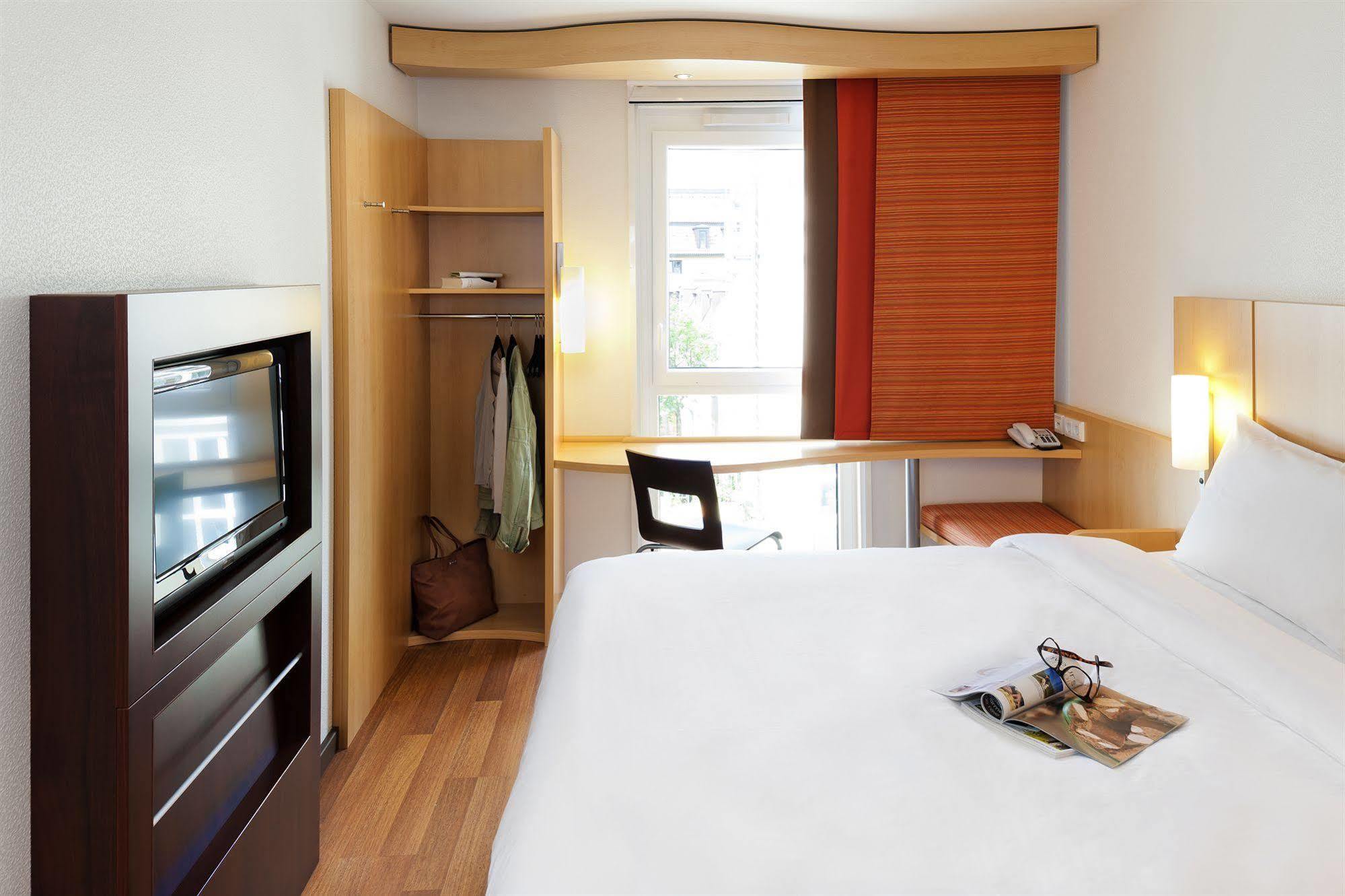 Ibis Lyon Est Hotel Chaponnay