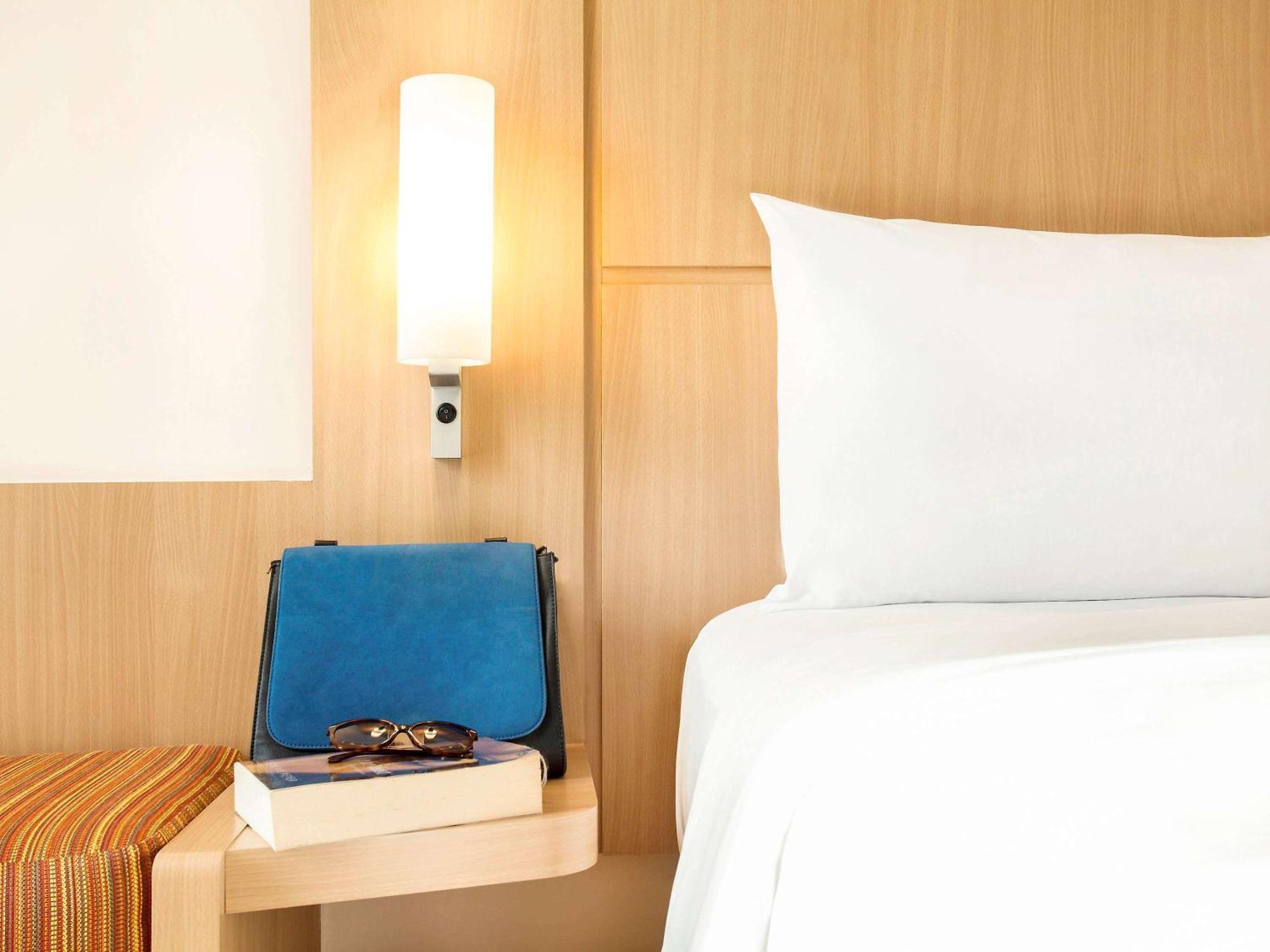 Ibis Lyon Est Hotel